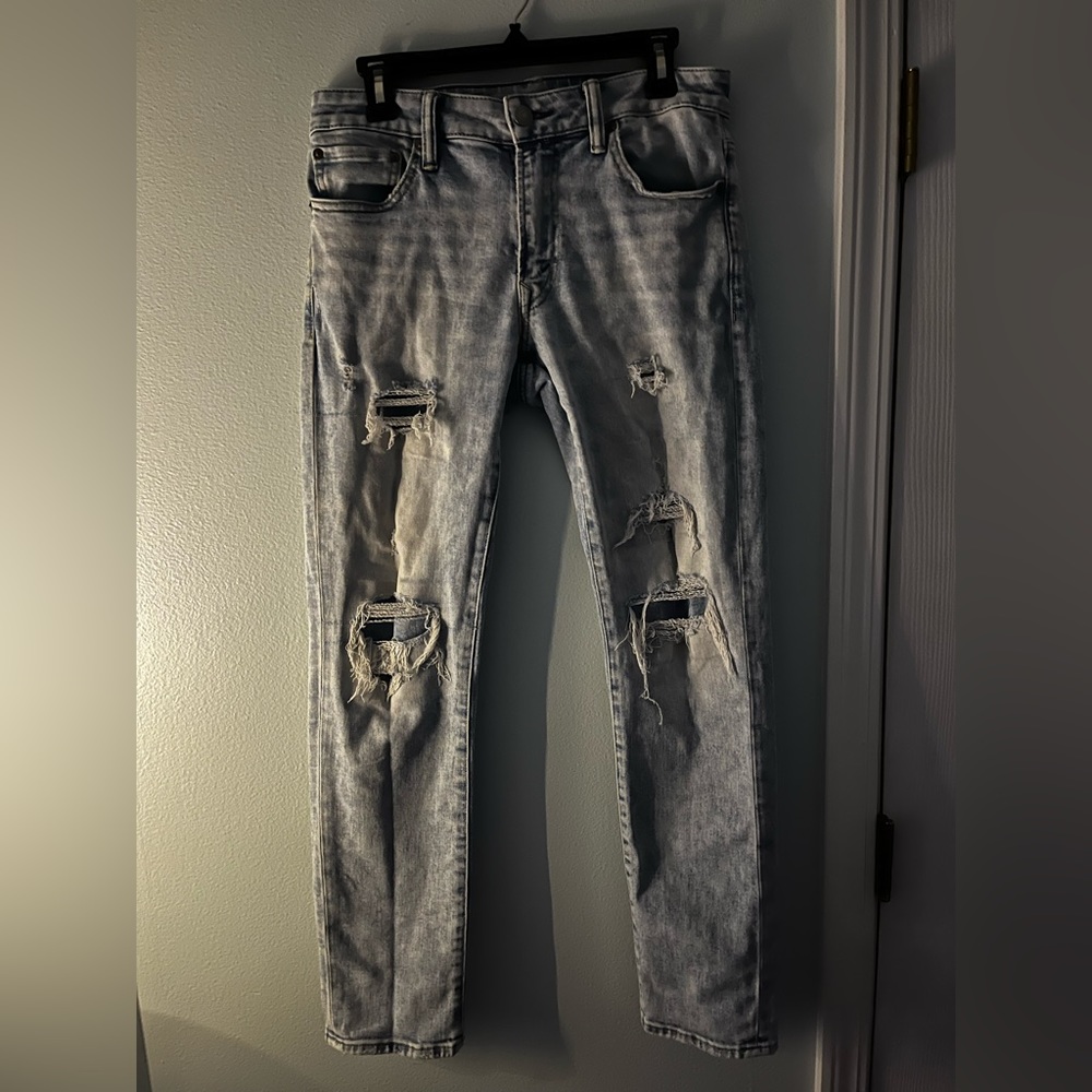 American Eagle distressed blue jeans